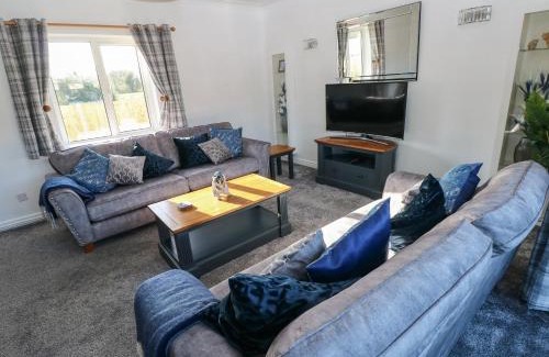 Draethen House | The Old Well Bungalow - Ty Mawr Farm