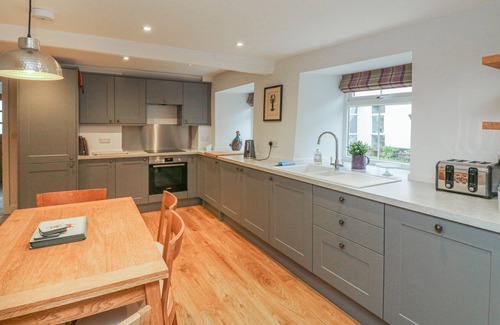 Dulverton Cottage | THE OLD WORKSHOP, pet friendly, with open fire in Dulverton