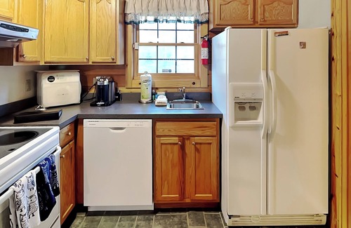McHenry House | The Old World Chalet | Pet-friendly, Hot Tub, EV Charger