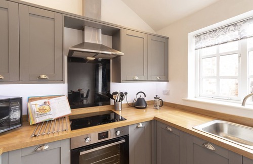 Chesterfield Cottage | The Olde Coach House - Cottage with Hot Tub