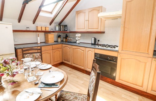 Bradwell Cottage | THE OLDE COACH HOUSE, family friendly, with a garden in Bradwell