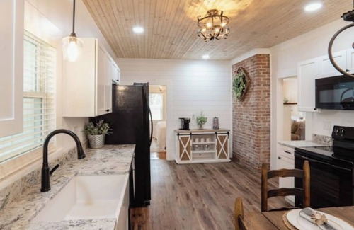 Tusculum House | The Olde White House