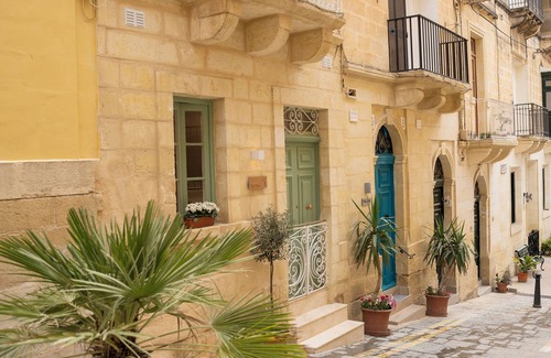 Birgu House | The Olive 3 - Traditional Maltese Accommodation - 2 Bedrooms With Ensuite