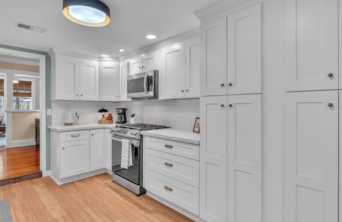 Lakeland House | The Olive Branch – 5★ Historic Bungalow Walkable + Stylish + Family-Friendly