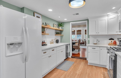 Lakeland House | The Olive Branch – 5★ Historic Bungalow Walkable + Stylish + Family-Friendly