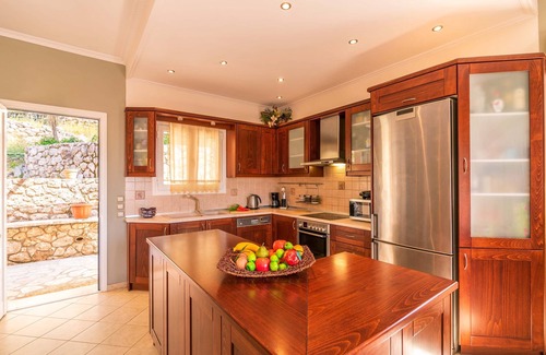 Spartylas House | The Olive Grove Cottage 2.5km from Ipsos
