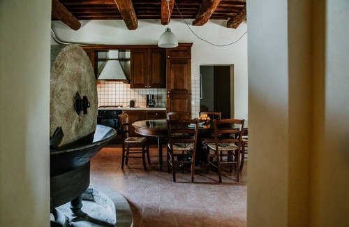 Castelfiorentino House | The olive house is located in the grounds of the historic Villa Meleto estate