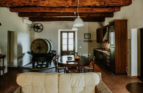 Castelfiorentino House | The olive house is located in the grounds of the historic Villa Meleto estate