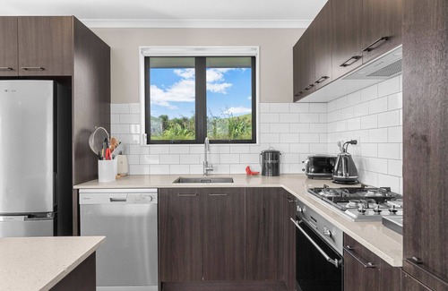 Mangawhai House | The Olive Hut - Mangawhai Holiday Home