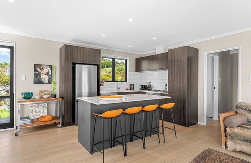 Mangawhai House | The Olive Hut - Mangawhai Holiday Home