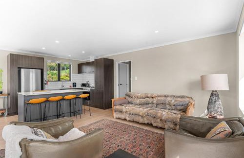 Mangawhai House | The Olive Hut - Mangawhai Holiday Home