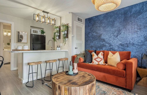 Allandale Apartment | The Olive | Stylish | Sleeps 5 | Near Downtown ATX