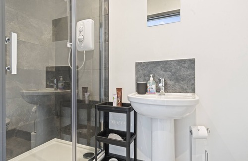 Giltbrook Apartment | The Olive Suite - Studio Apartment In Ilkeston