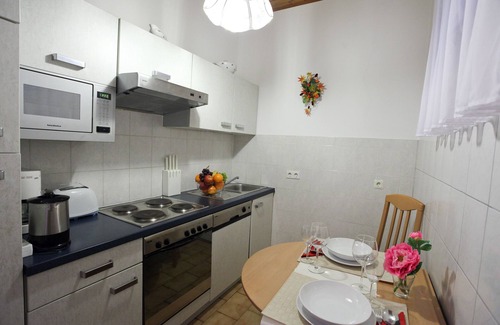 Matzleinsdorf Apartment | The One Bedroom Apartment #8 near the Belvedere Palace