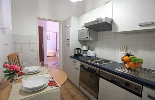 Matzleinsdorf Apartment | The One Bedroom Apartment #8 near the Belvedere Palace
