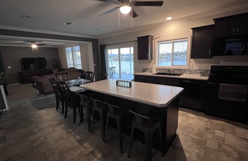 Mohave Valley House | The One MorenOn the water with semi private beach and launch