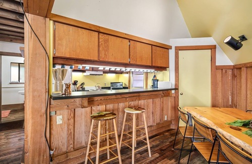 Bear Valley Cabin | The only Bear Valley lakefront + beachfront cabin with ski in-out access