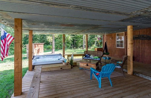 De Soto Parish Cabin | The only VRBO on the North end of Toledo Bend. Cabin with lakefront access