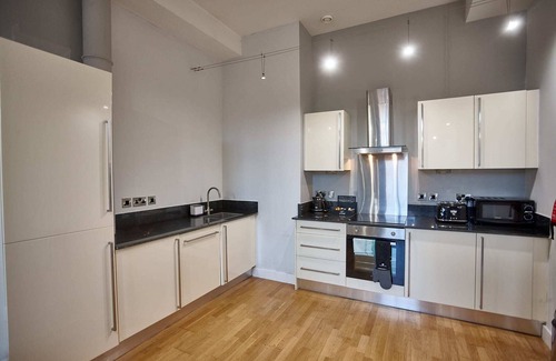 Manchester Apartment | The Onyx Suite Summar