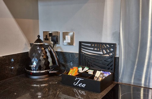 Manchester Apartment | The Onyx Suite Summar