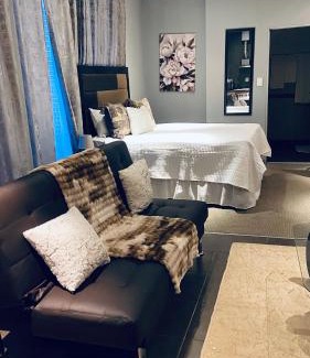 Downtown Johannesburg Apartment | The Orange Corner III