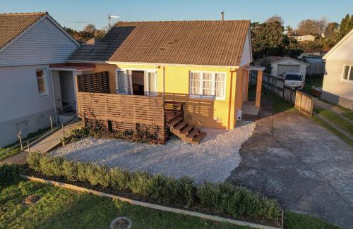Hamilton East Villa | The Orange Cottage