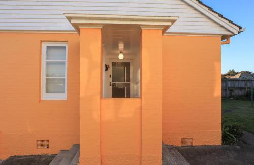 Hamilton East Villa | The Orange Cottage
