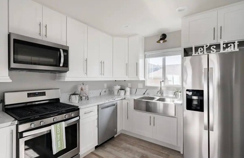 Grantville House | The Orange House- In the Heart of San Diego