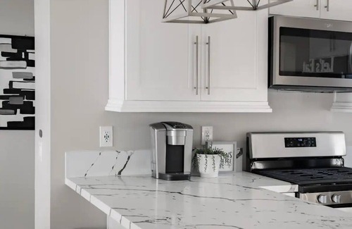 Grantville House | The Orange House- In the Heart of San Diego