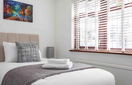 Basildon House | The Orange House Langdon Hills