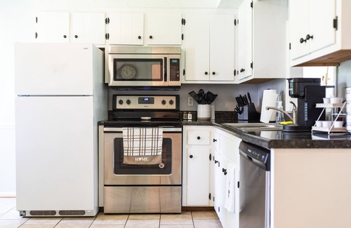 Lynchburg House | The Orange House - Only 4 Minutes from LU