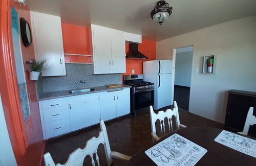 Moreno Valley Apartment | The Orange Kitchen Suite near Lake Perris