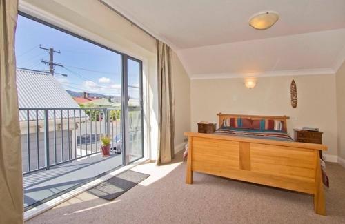Petone House | The Orange Lodge - Petone - Wellington - Broadband