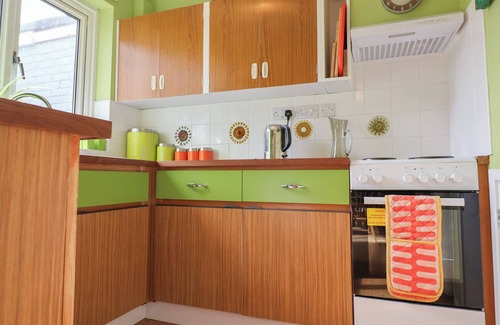 Bury St Edmunds Cottage | THE ORCHARD CLOSE ART HOUSE, pet friendly in Bury St Edmunds