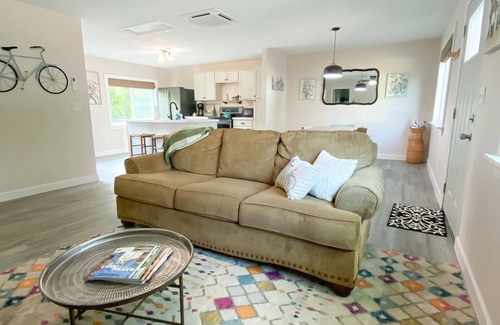 Clinton House | The Orchard House: Close to the Katy Trail, Truman Lake and Historic Downtown