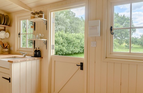 Deepdale House | The Orchard Hut - One Bedroom House, Sleeps 2