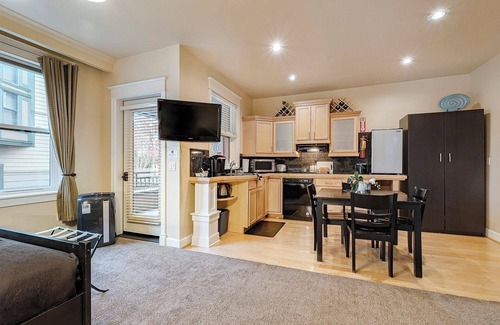 Orenco Station Bed & Breakfast | The Orenco Station Hotel