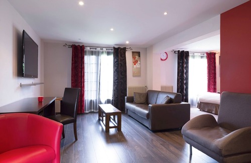 Saint-Pardoux-l'Ortigier Hotel | The Originals Relais, Hôtel Restaurant Les Coquelicots