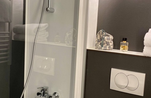 Les Ponts-de-Ce Hotel | The Originals City, Angers Sud – Le Village 49
