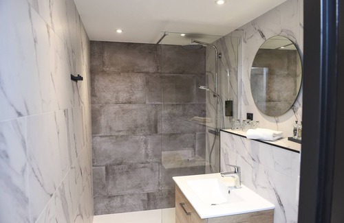 Saint-Palais-sur-Mer Hotel | The Originals Boutique, Hôtel La Villa Ouest & Spa, Royan Plage