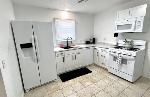 Joplin House | The Oriole: Cozy 2 Bed Home Mins Off Interstate