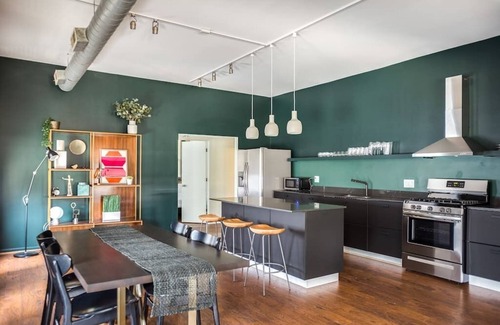 River North Apartment | The Orleans Floor 3 Private rooftop deck!