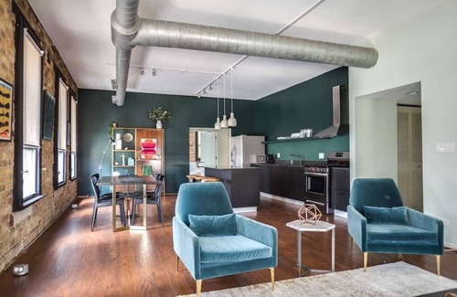 River North Apartment | The Orleans Floor 3 Private rooftop deck!