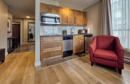 James Bay Hotel | The Oswego Hotel