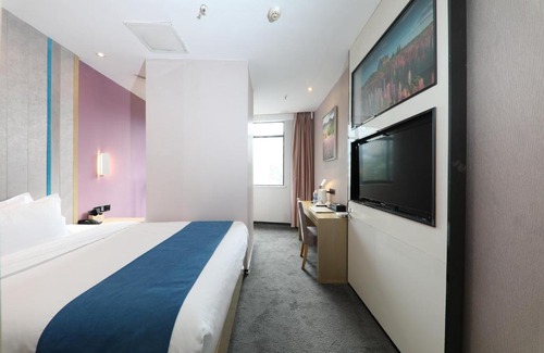 Yuzhong Hotel | The Other Shore Hotel