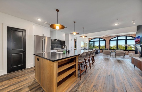 Castleberry Hill Apartment | The Otis Boutique Hotel, Sleeps 48