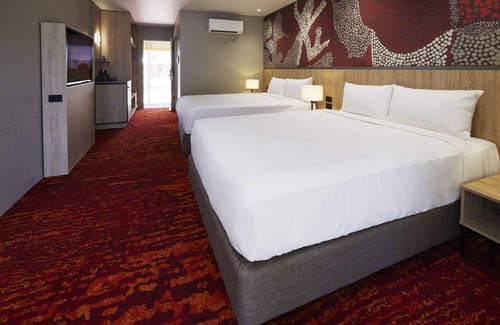 Yulara Hotel | The Outback Hotel