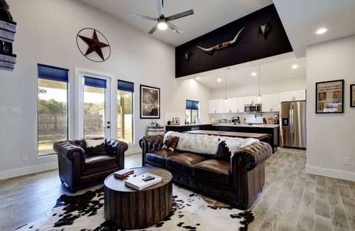 Spring Branch House | The Outlaw Lake House Canyon Lake FAMILY