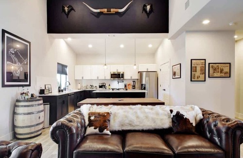 Spring Branch House | The Outlaw Lake House Canyon Lake FAMILY