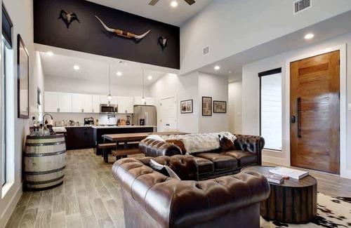Spring Branch House | The Outlaw Lake House Canyon Lake FAMILY